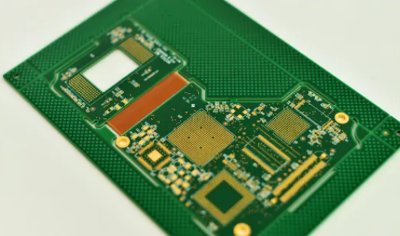 Últimos blogs da empresa sobre O Segredo para Telefones Cada Vez Mais Finos! Tecnologia de Resistores e Capacitores Embutidos na Fabricação de PCBs: Uma Tecnologia Negra Central em Eletrônicos de Ponta